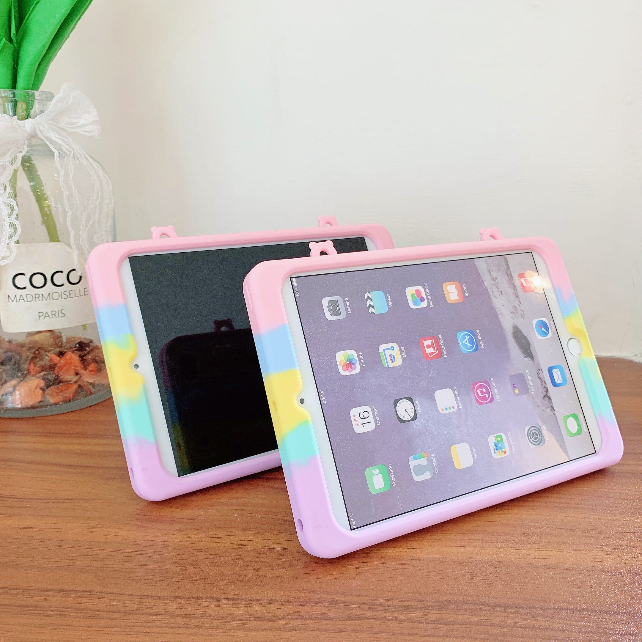 Trolsk Kids Case med rem Bubble Rainbow (iPad 10,2)